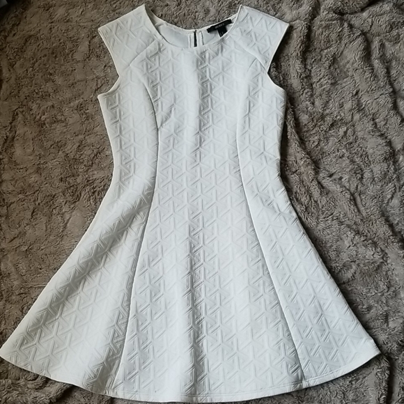 Forever 21 Dress 🤍 - Picture 4 of 6